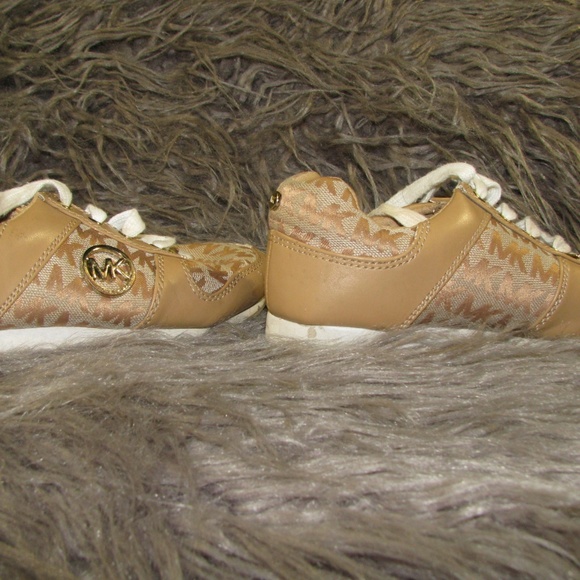 Micheal Kors - Picture 1 of 4